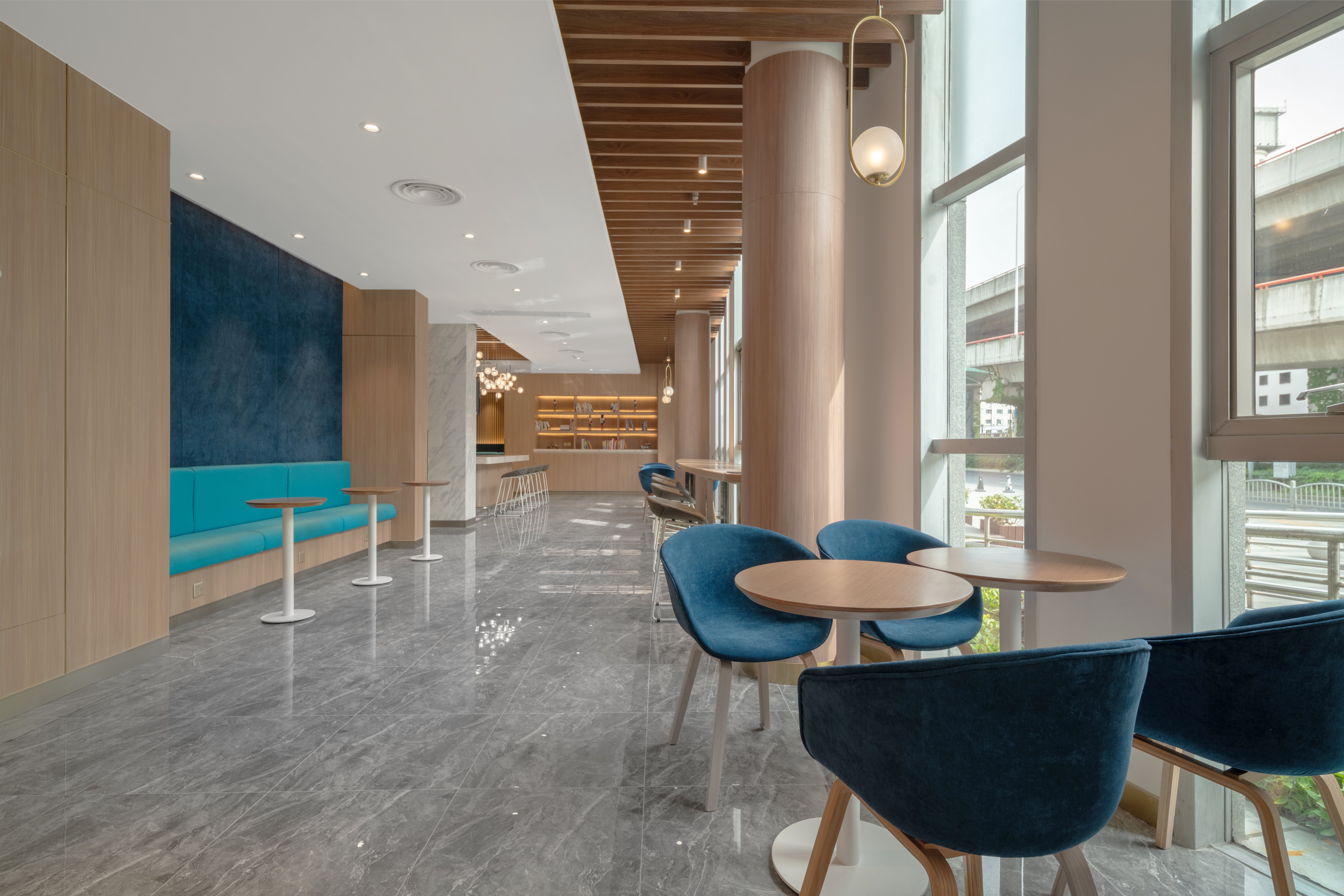HOLIDAY INN EXPRESS SHANGHAI JINQIAO CENTRAL 10/21