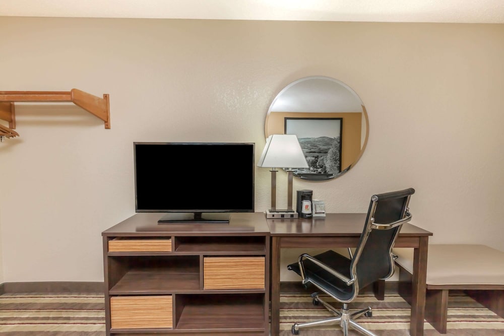 Super 8 by Wyndham Latham/Albany Airport 33/36