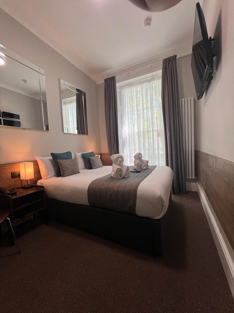 Tudor Court Hotel 20/50