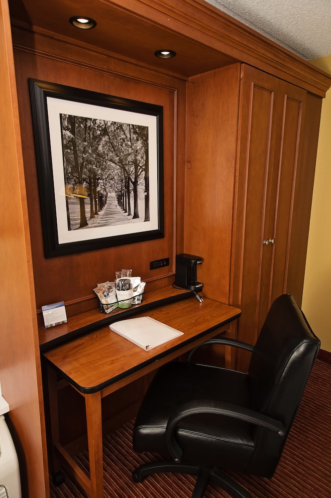 Hampton Inn Louisville-Airport 48/56