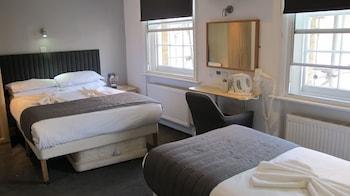 ROOM, TRIPLE, WITH EXTRA BED