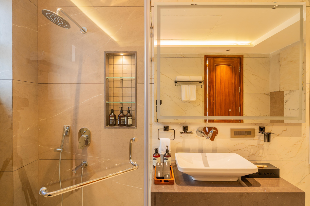 ELIVAAS Prive The Royce Rose Luxe Villa with Pool, Jacuzzi & Steam Room 17/20