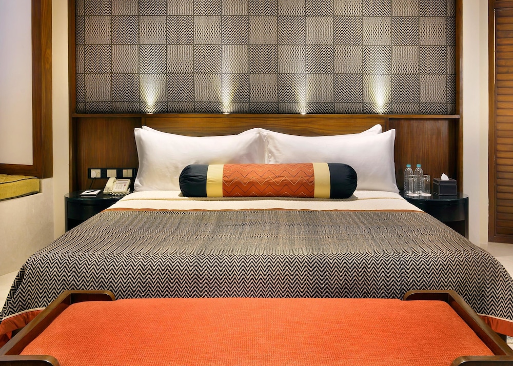 The Lalit Great Eastern Kolkata 15/65