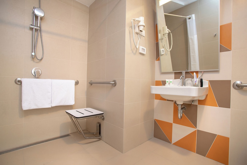 Ibis Styles Lima Benavides Miraflores 48/48