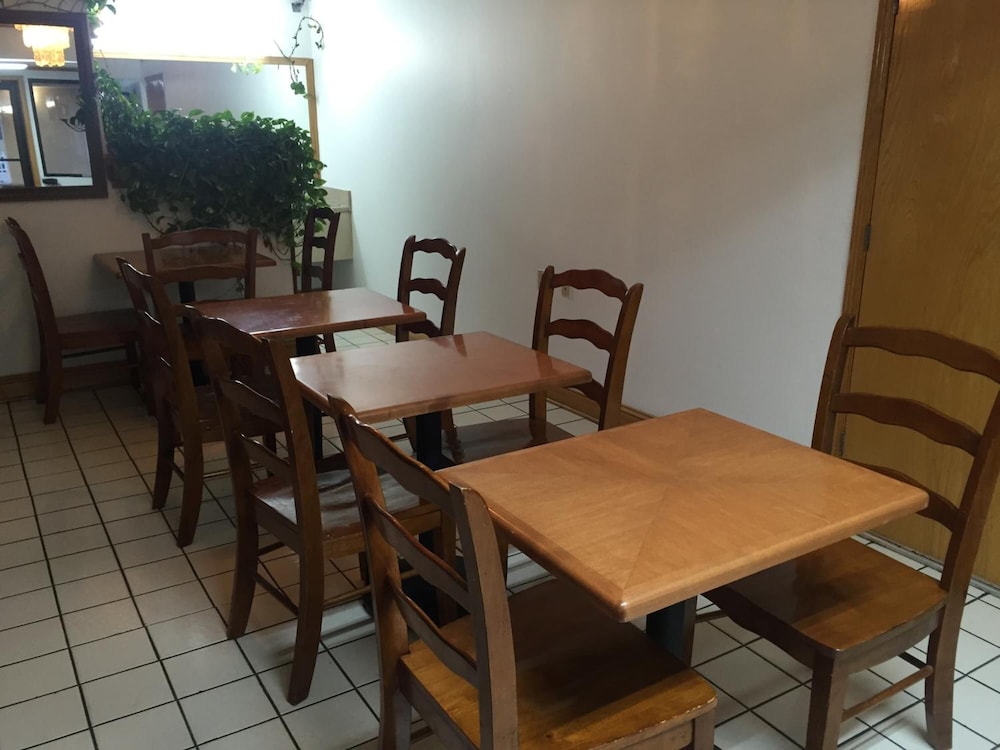 Econo Lodge Calhoun North Damascus 37/41