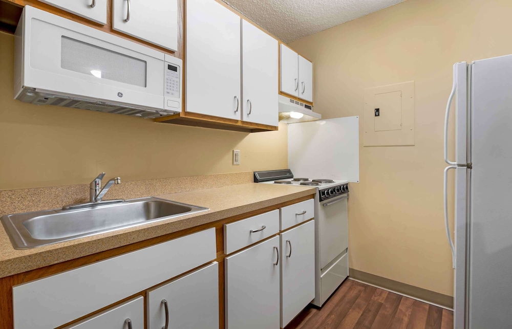 استوديو بسرير كوين، Extended Stay America - Cincinnati – Blue Ash – Reagan Hwy 6/8
