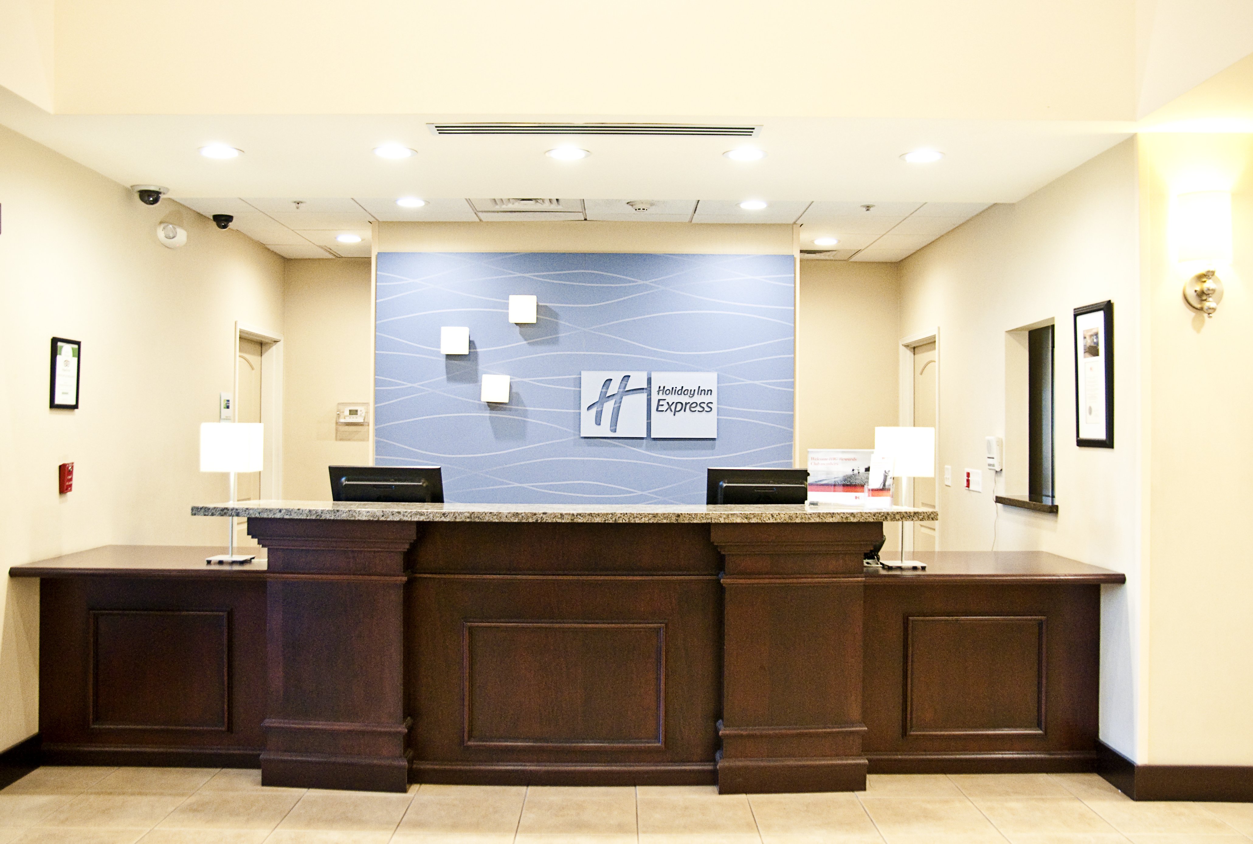 Holiday Inn Express Hotel Clovis Fresno 9/76