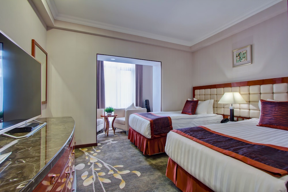 SUPERIOR, TWIN BEDS, CITY VIEW