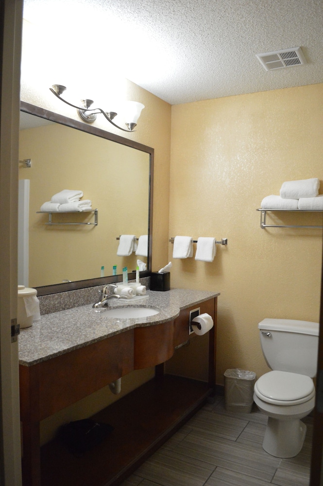 First Choice Inns At the Swell 28/29