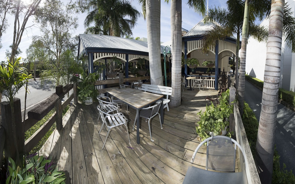 BRISBANE MANOR HOTEL 11/60