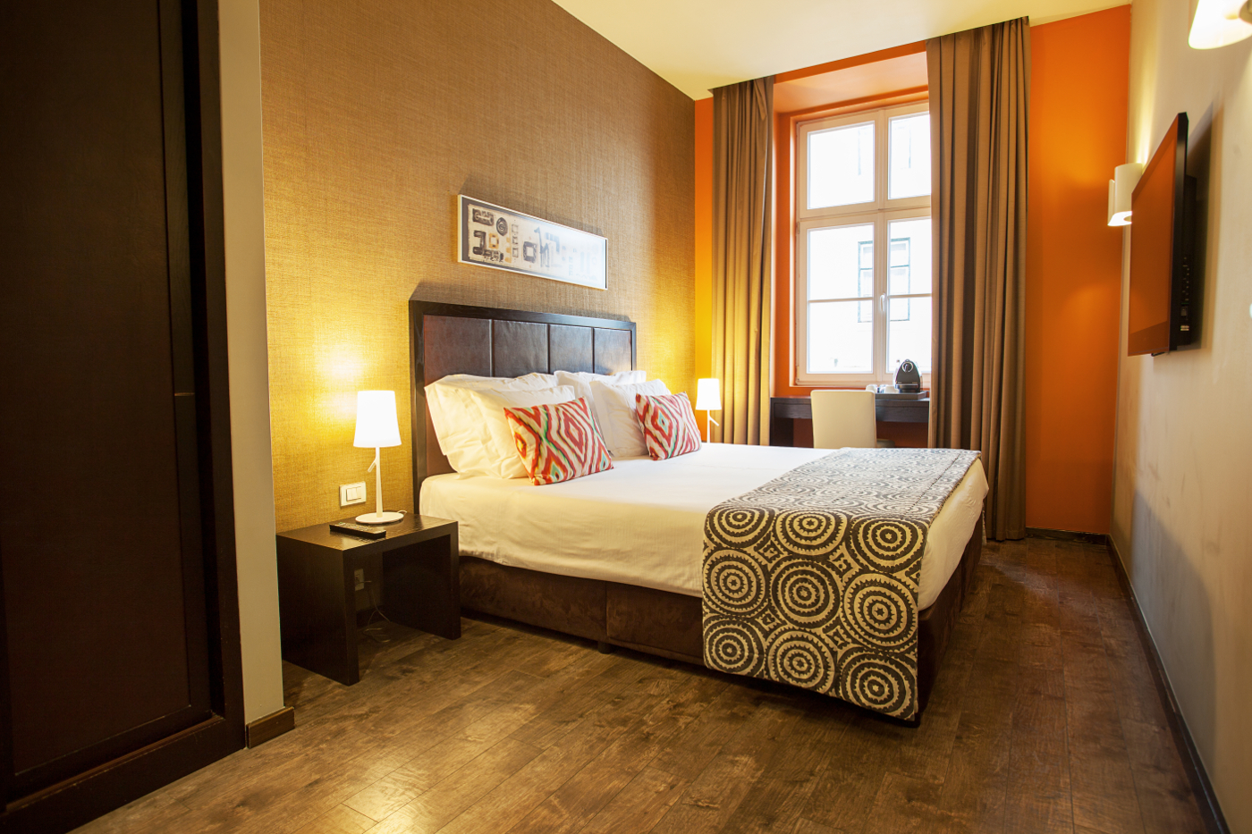 Room, Single, Double or Twin Bed, Street View، Internacional Design Hotel 3/6