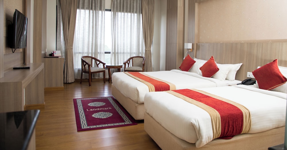 غرفة عائلية بسرير كوين وسرير فردي، Landmark Kathmandu 4/10