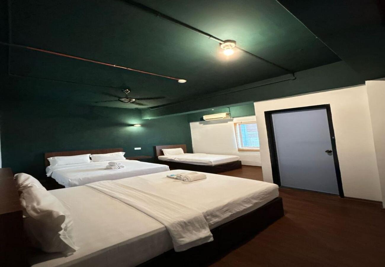 Room V @ Kluang Parade 25/40