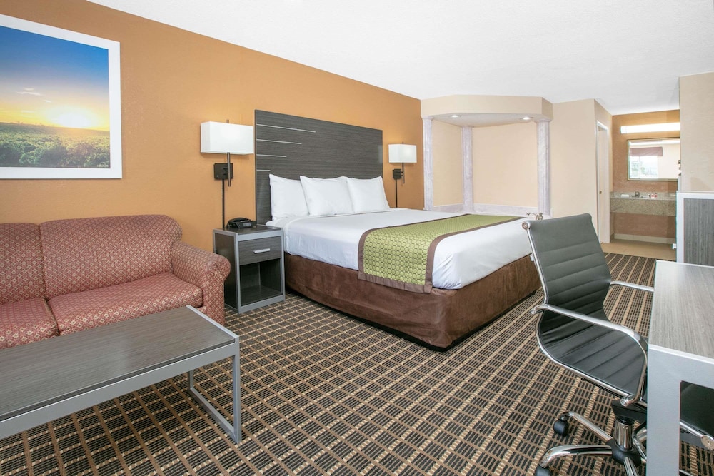 Days Inn by Wyndham Hamilton 12/37