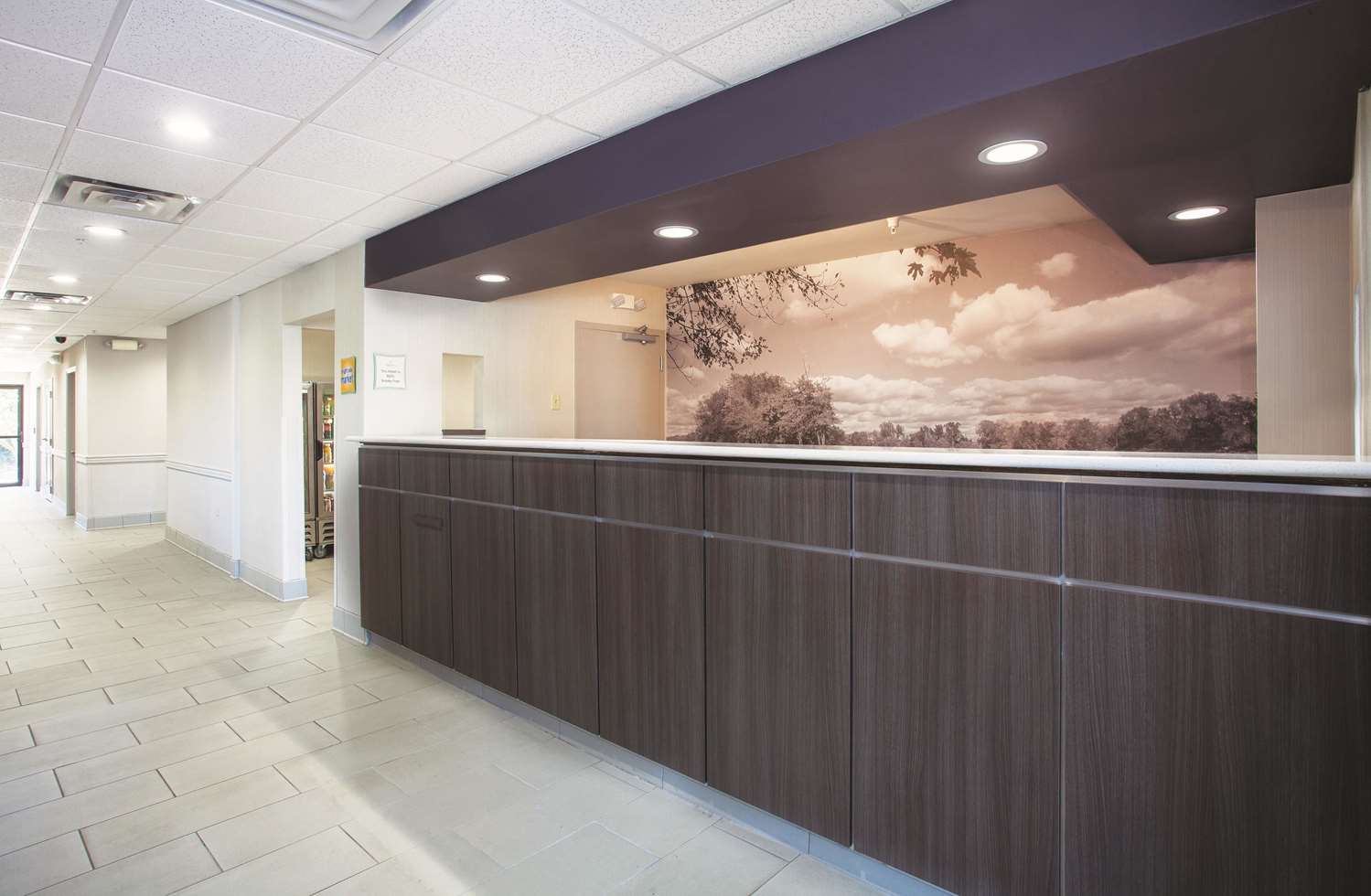 La Quinta Inn & Suites by Wyndham Jackson Airport 3/17