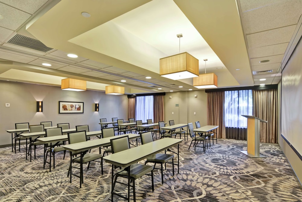 Doubletree By Hilton Baton Rouge 42/44
