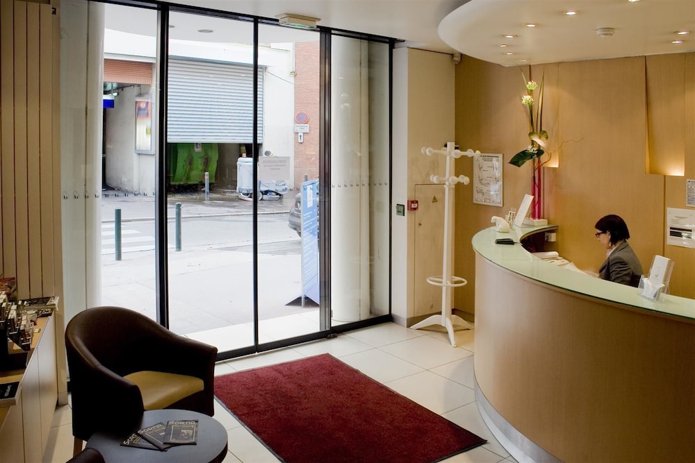 Ours Blanc Place Victor Hugo 7/67
