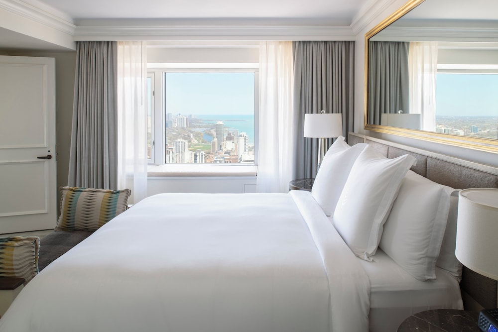 1 BEDROOM, SUITE, KING BED, ACCESSIBLE