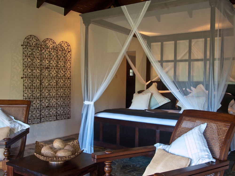 Firefly Plantation Bequia 3/50