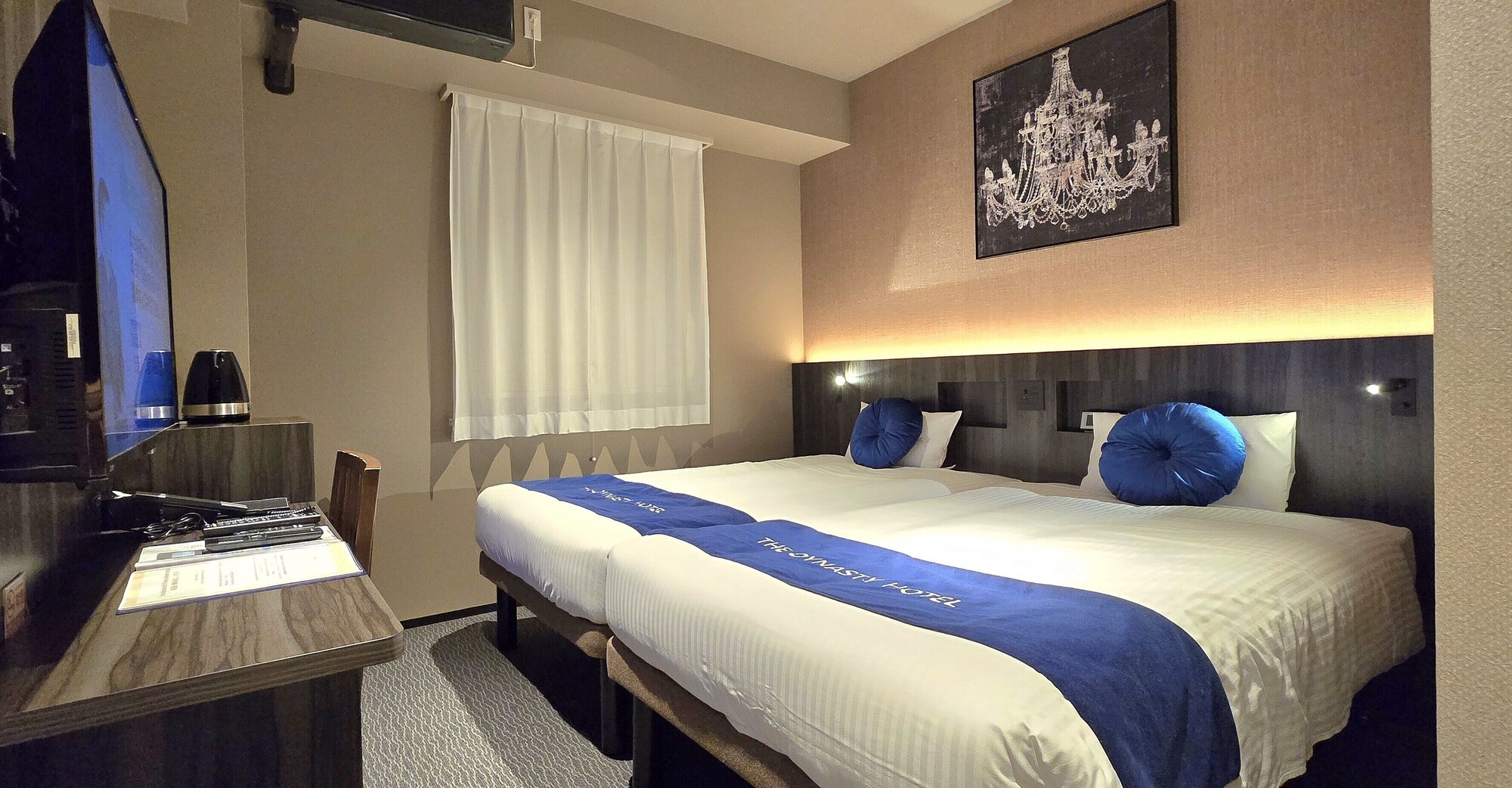 HOLLYWOOD, TWIN BEDS