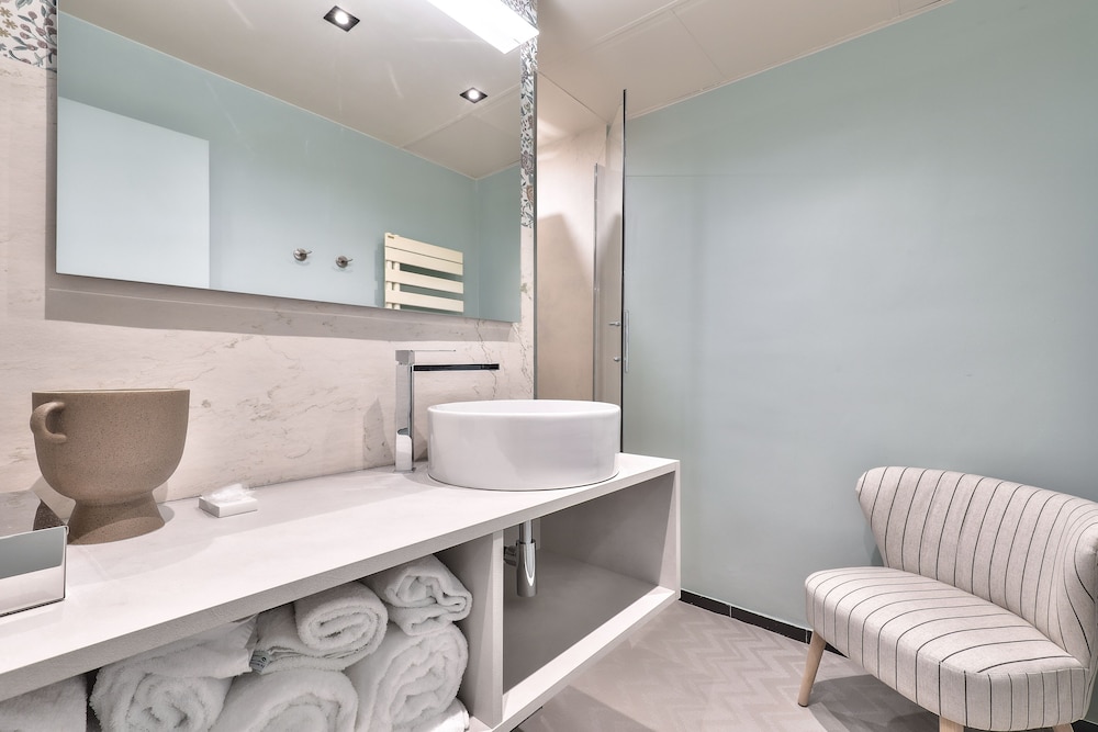 Hotel 33 Marbeuf 44/50