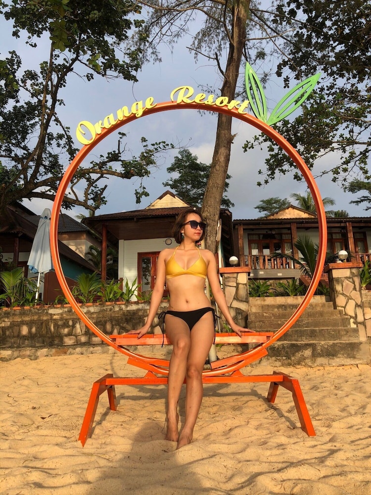 Orange Resort 76/82