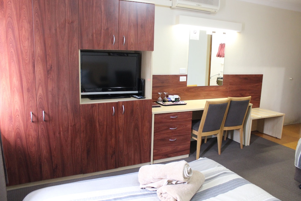 Acacia Motor Inn 36/55