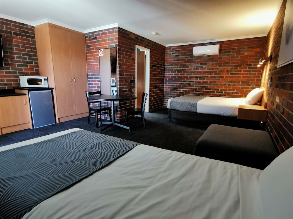 Townhouse Motor Inn Horsham 8/20