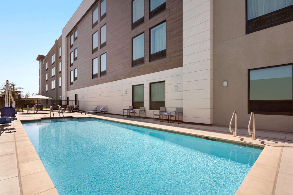 La Quinta Inn & Suites by Wyndham Santa Rosa Sonoma 1/46