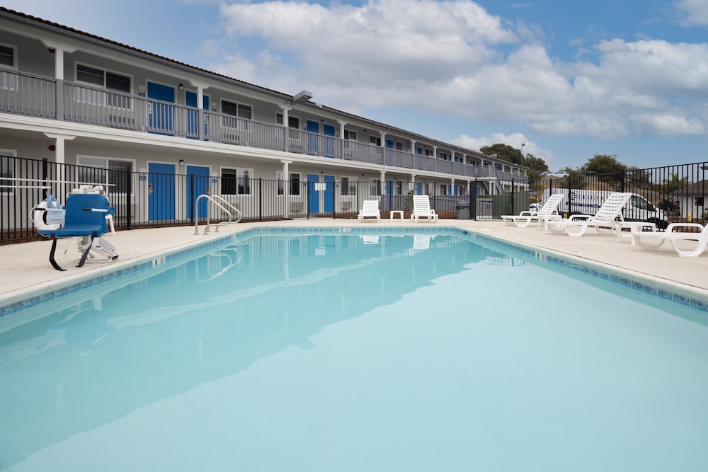 Days Inn by Wyndham Arroyo Grande/Pismo Beach 5/62