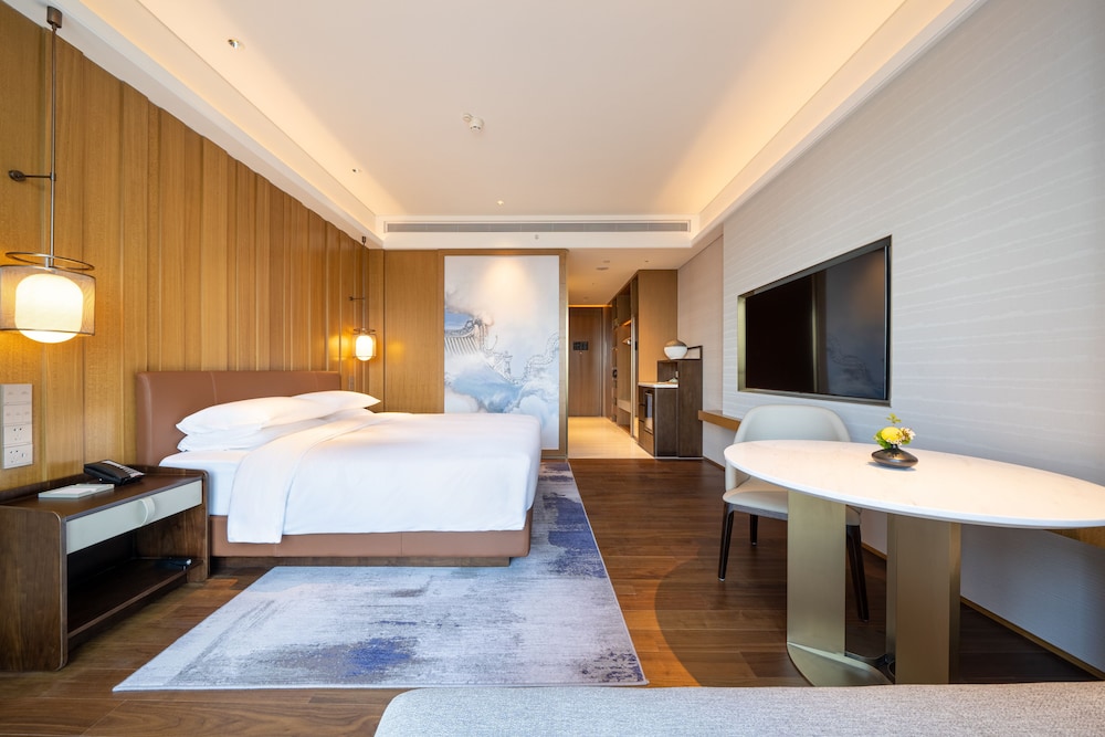 Basic, King Bed