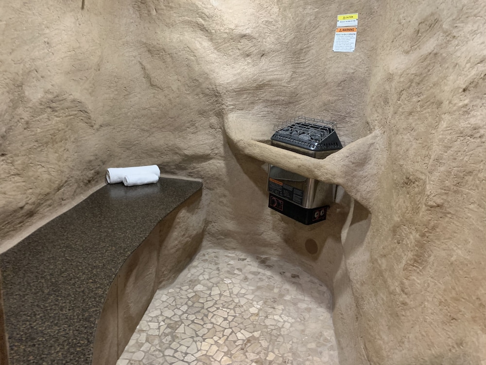 Designer Inn & Suites 44/69