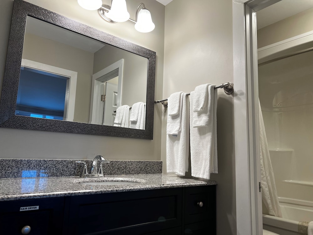 Hotel Moncton 50/50