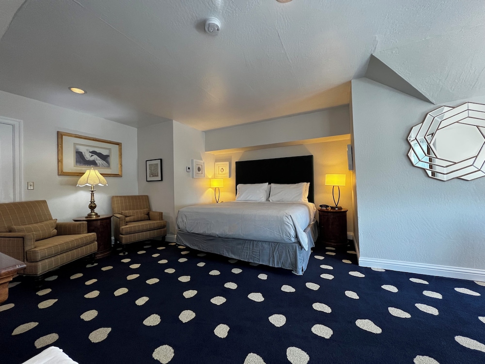 جناح جونيور بسرير كينج، The Sterling Hotel 4/10