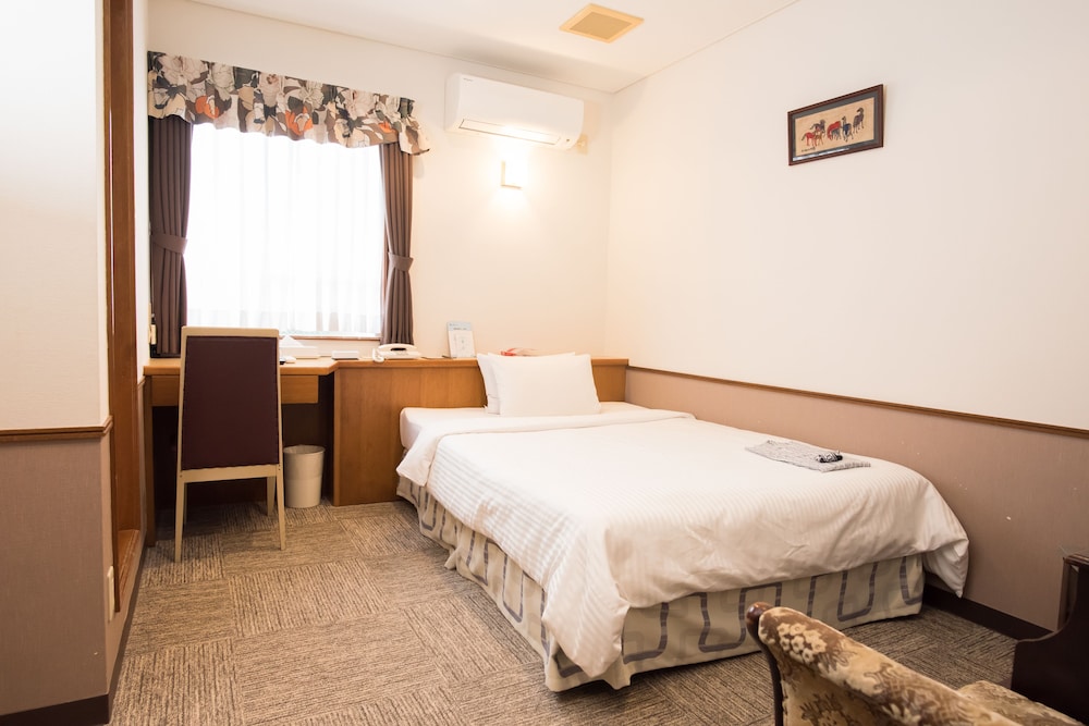 Crown Hotel Okinawa 19/75