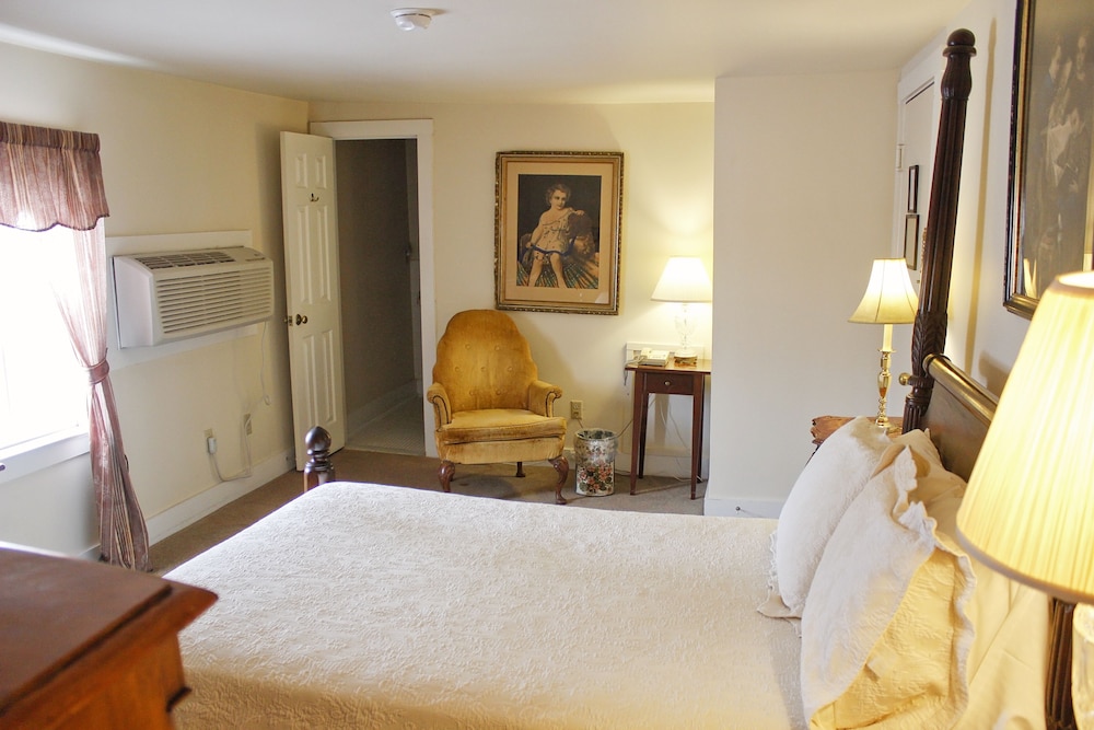 Wayside Inn 23/72