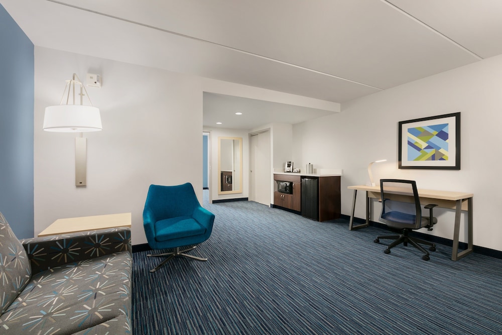 Holiday Inn Express Hotel And Suites Norfolk Airport 20/60