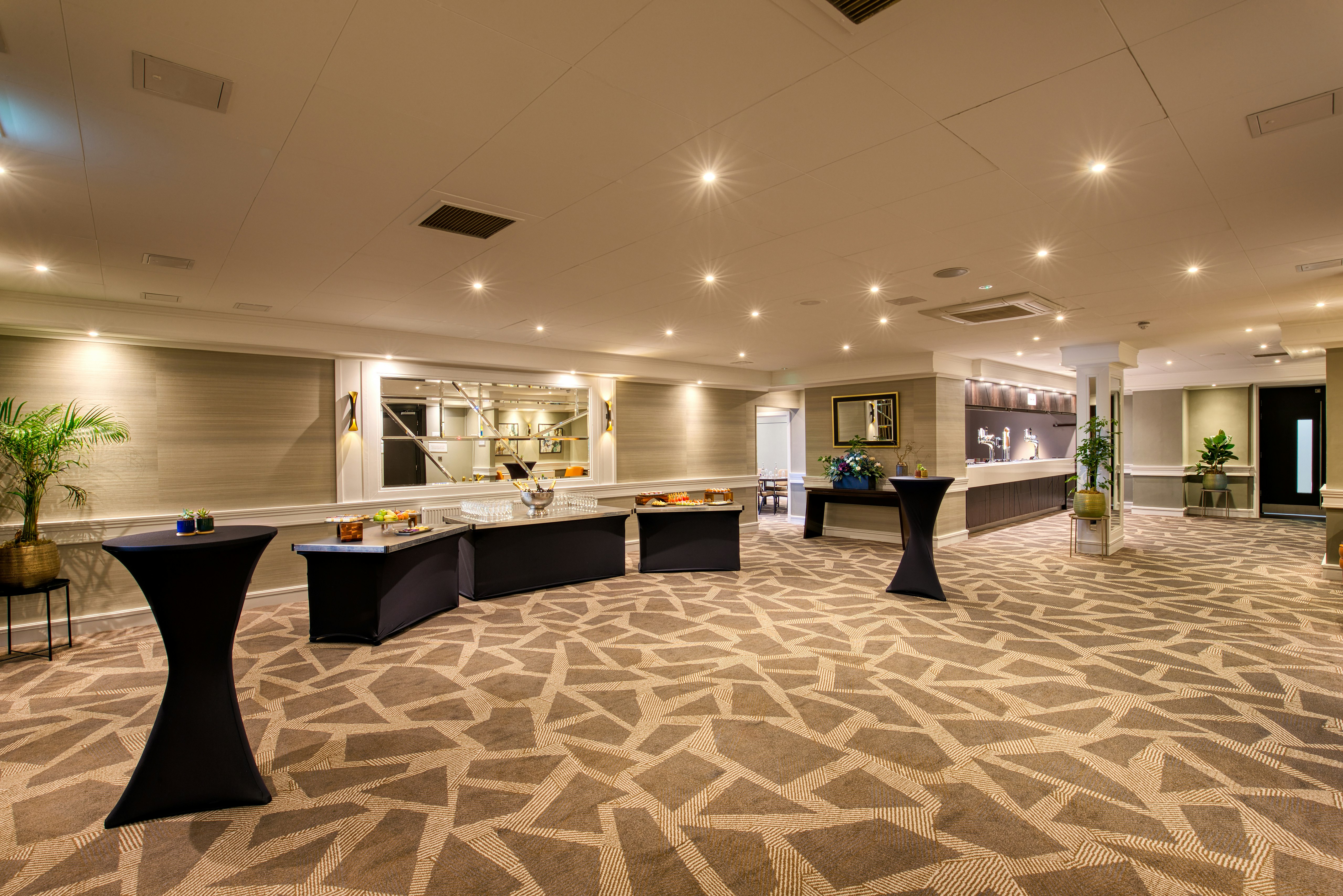 Lobby at Doubletree By Hilton London Ealing Hotel, LONDON