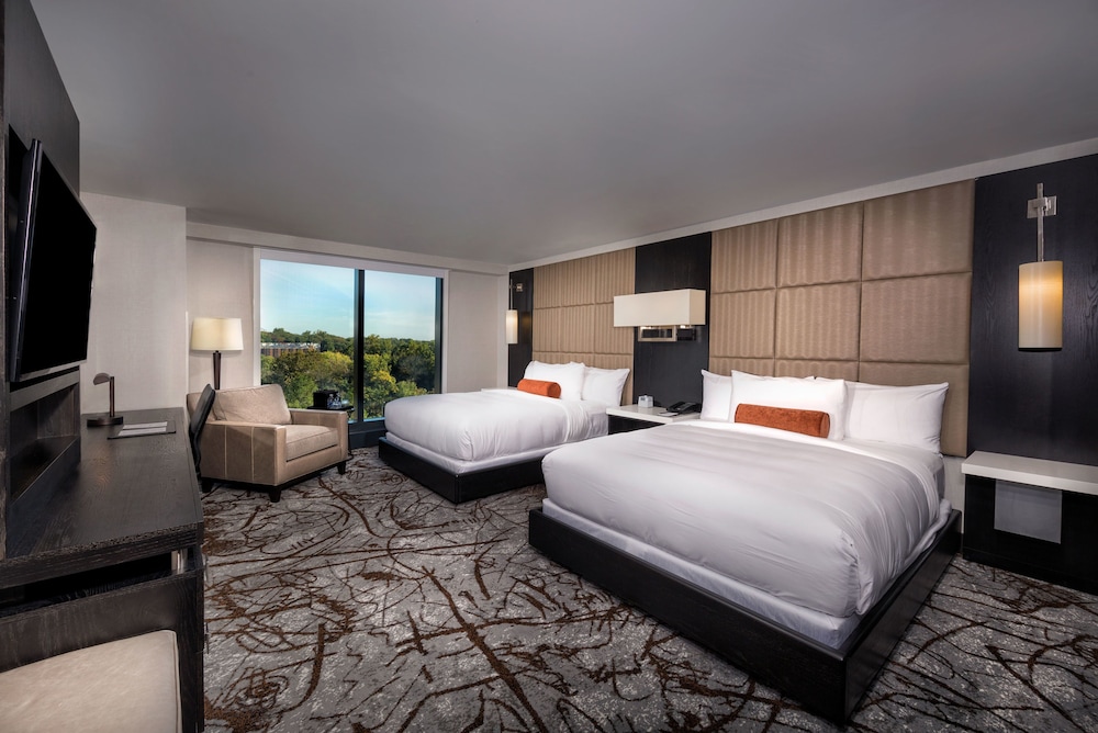 GUEST ROOM, 2 QUEEN BEDS, UNIVERSITY VIEW