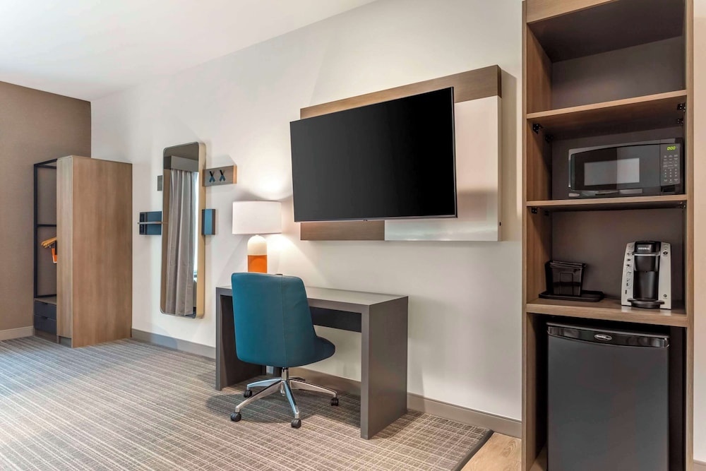 Comfort Suites Gatlinburg Downtown-Convention Center 49/60