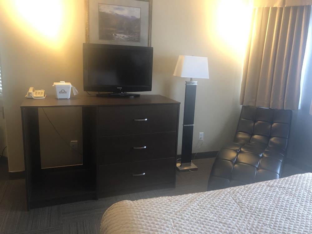 Days Inn By Wyndham Hinton 22/35