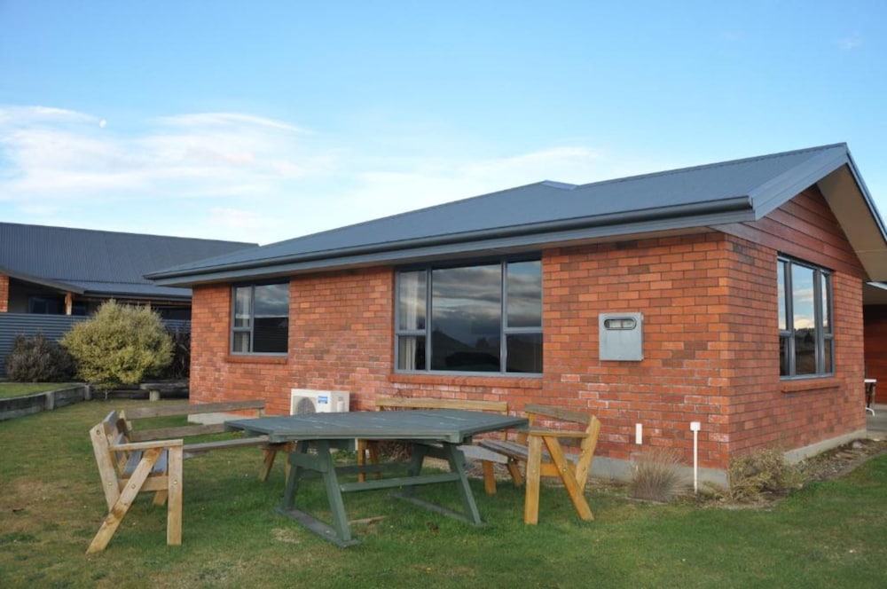 Birchwood Cottages 7/66
