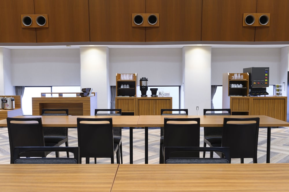 Tosei Hotel & Seminar Makuhari 54/58