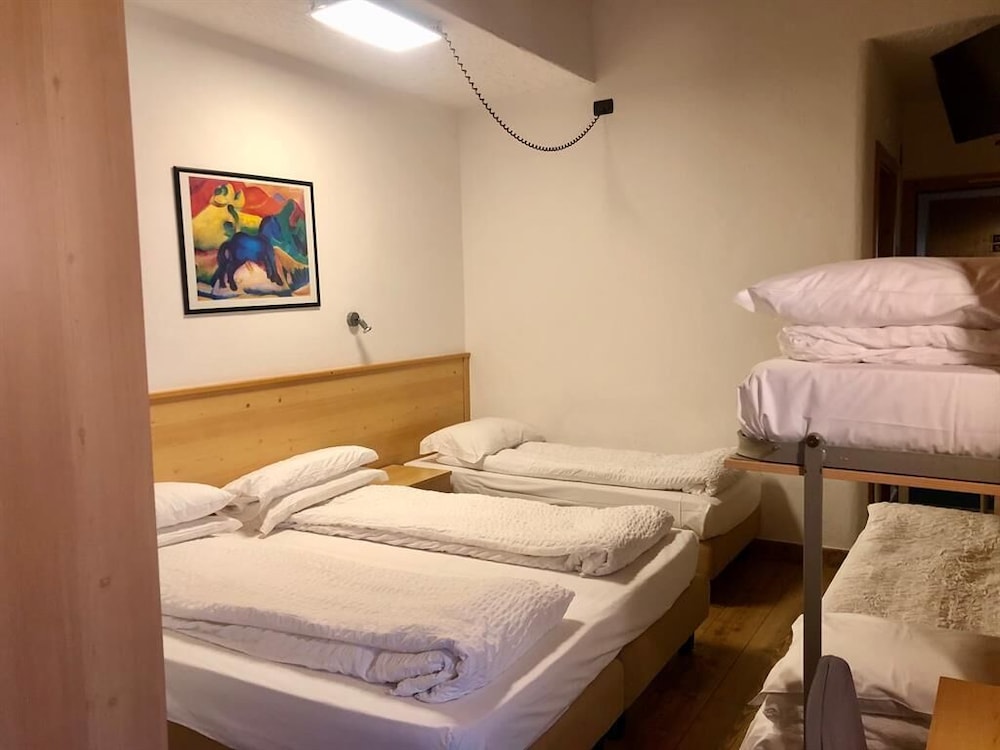 Hotel Derby 12/48