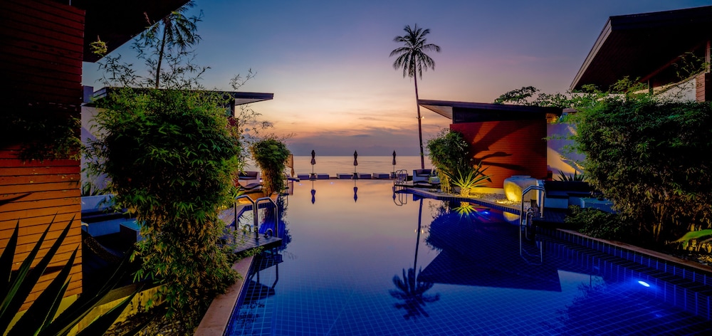 Aava Resort And Spa 10/66
