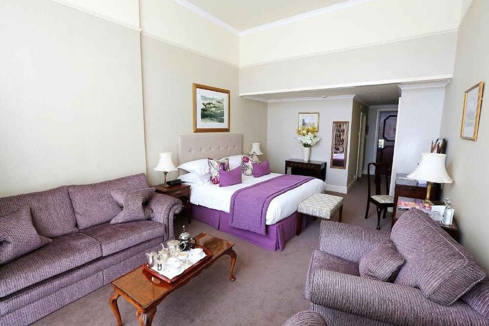 Grand Hotel Eastbourne 49/74