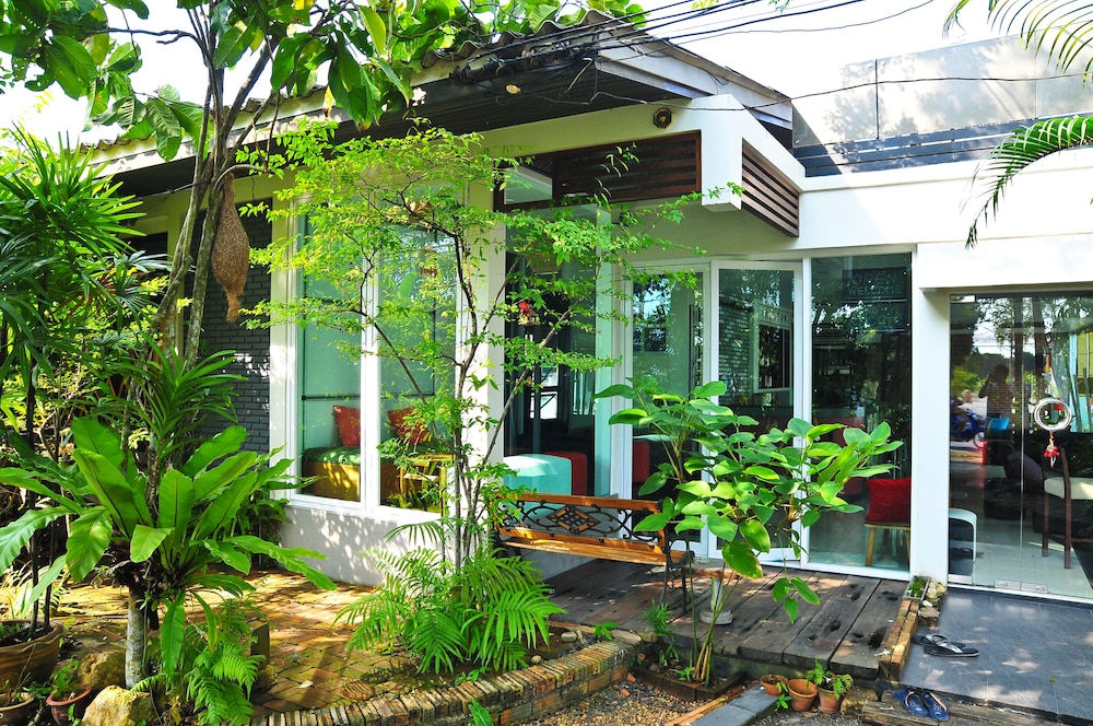 Cafe@Luv22 Guest House 4/67