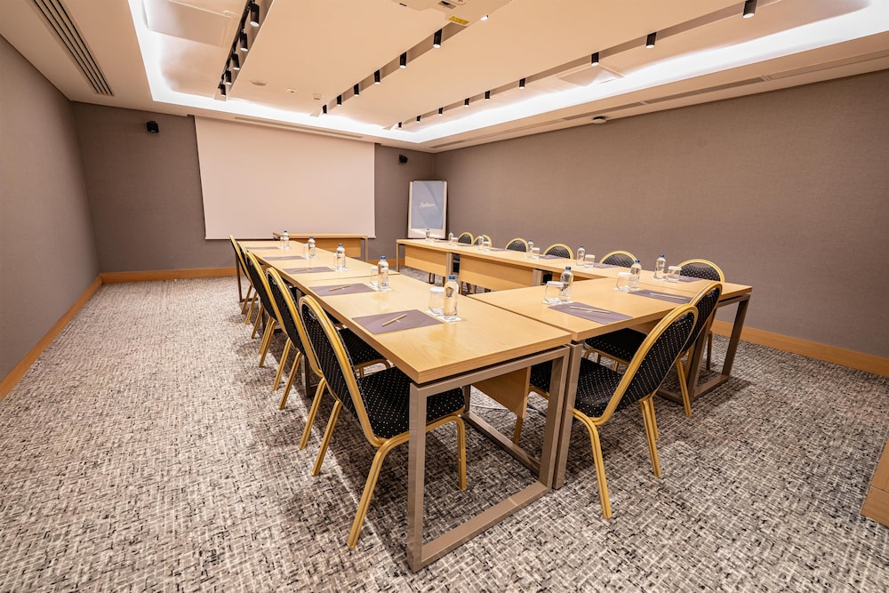 Radisson Hotel Istanbul Harbiye 45/49