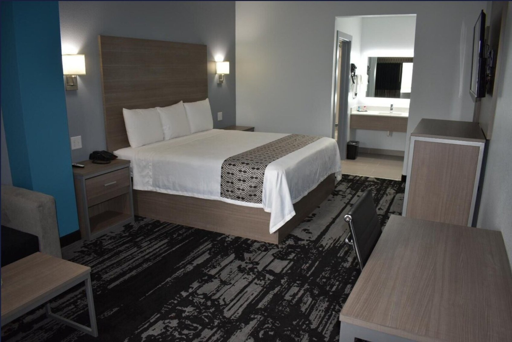 Hotel Royale IAH Airport North Houston I-45 12/30