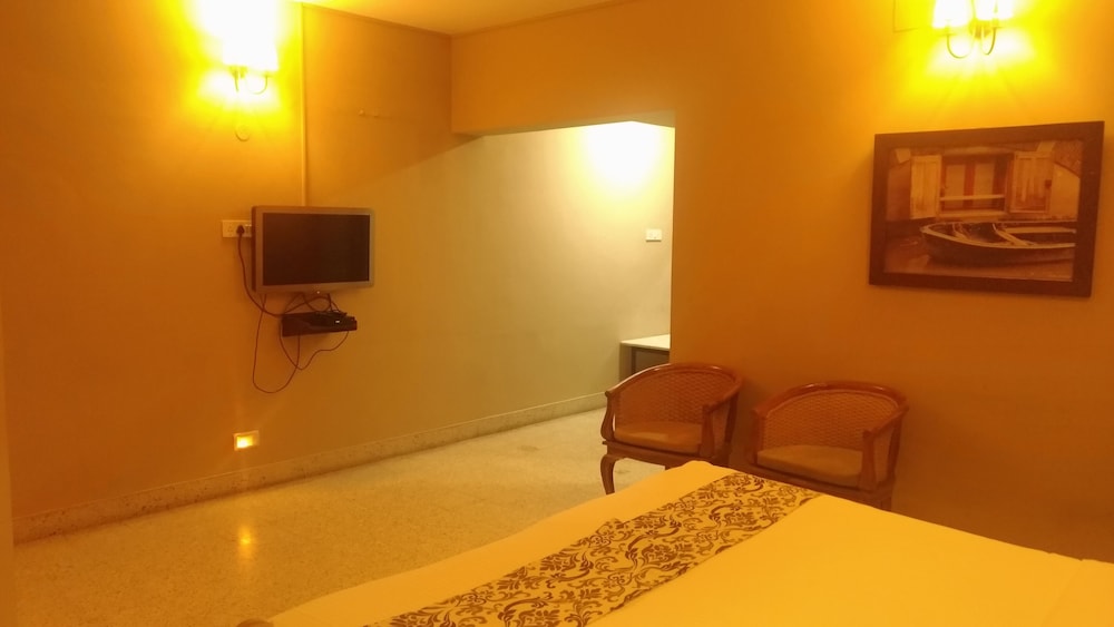 Hanu Reddy Residences Poes Garden 30/57